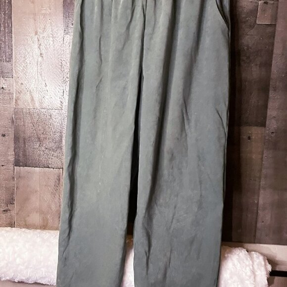 PREVIOUSLY OWNED 2X LIKE VELVET VINTAGE TEDDI SUIT BLAZER IS XL PANTS ARE A 10 - Picture 11 of 13